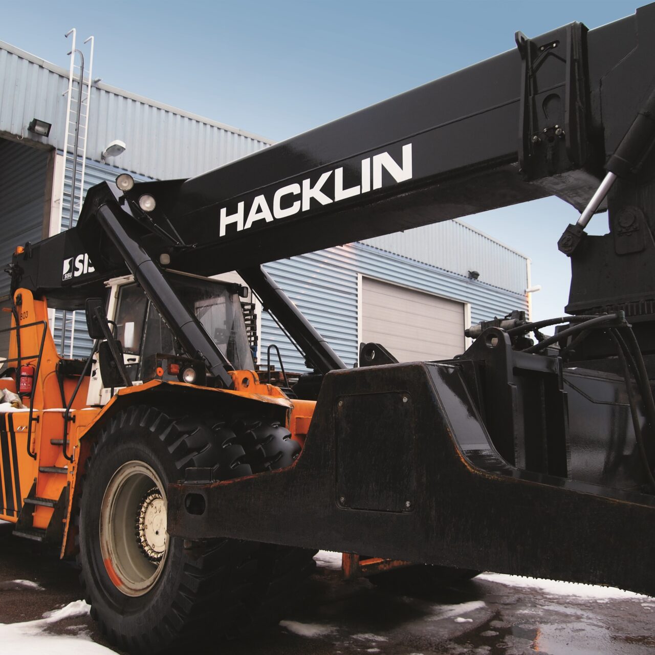 Reach tracker at Hacklin Hamiko warehouse.