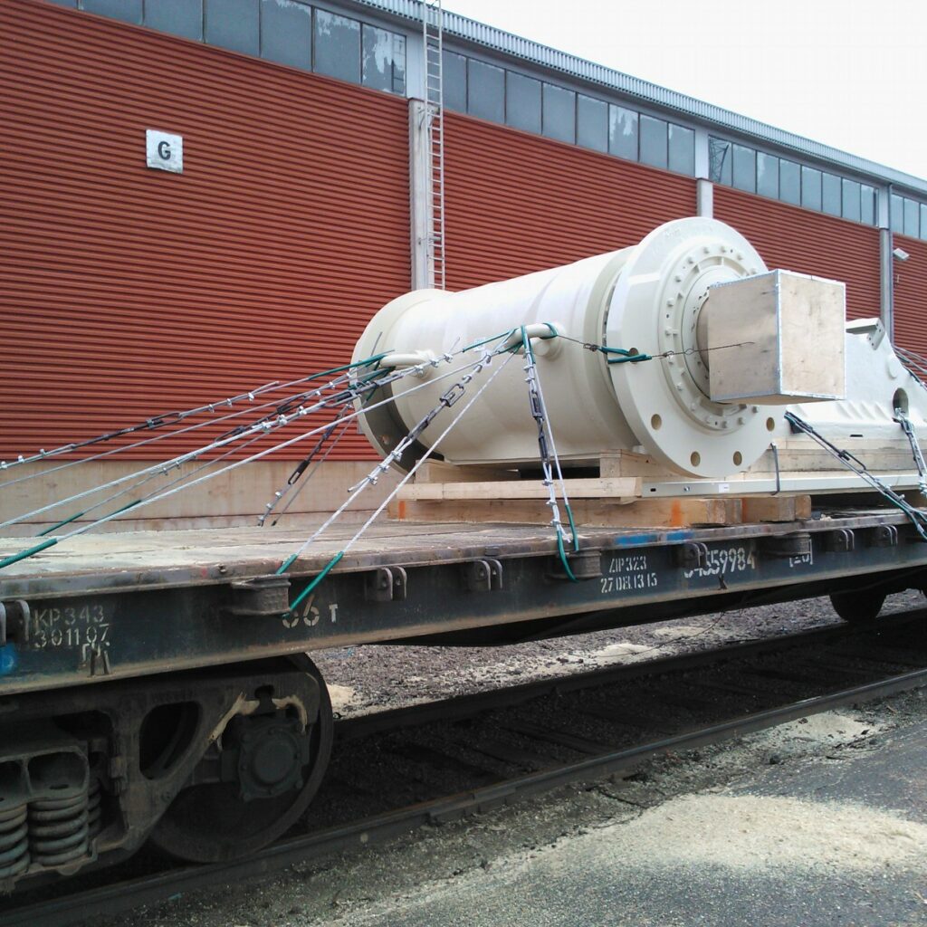 Projektilogistiikka ja projektitavaran kiinnitys HaminaKotka satamassa - project logistics and cargo lashing at HaminaKotka harbor