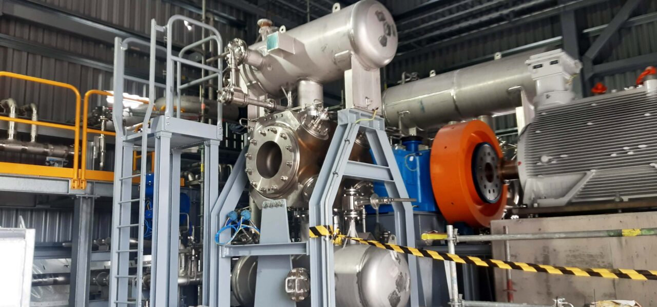 projektivarastointi projektilogistiikka laitteet asennettuna työmaalle