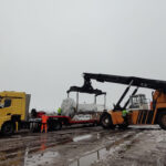 Project cargo warehouse Finland - inspection and re-packing of project cargo - projektitavaroiden uudelleenpakkaaminen, tarkastus ja toimitus - nosto kurottajalla