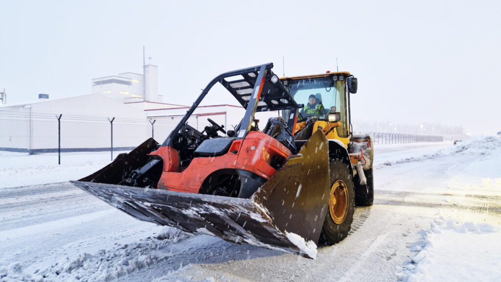 Electrical forklifts warehousing cargo handling services Finland Hamina Kotka