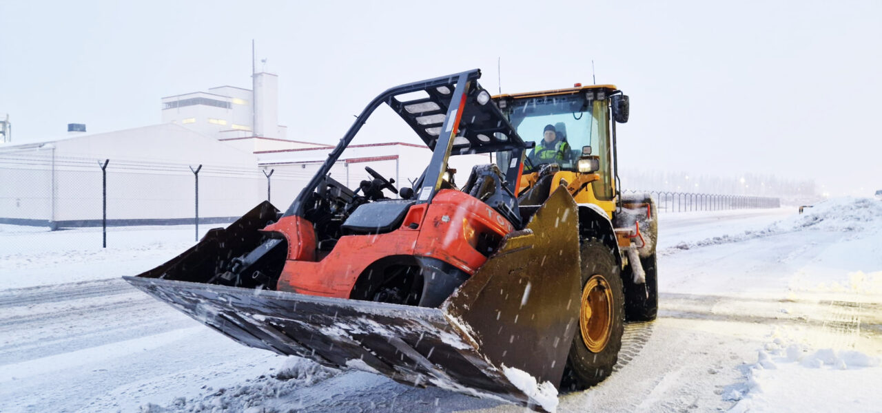 Electrical forklifts warehousing cargo handling services Finland Hamina Kotka