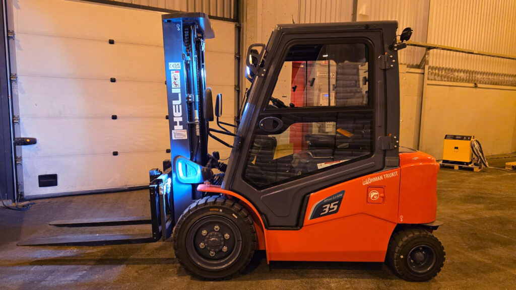 Hacklin electric forklift logistics warehouse service Finland