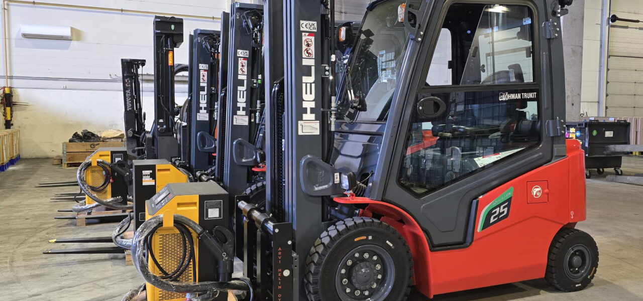 Varastopalvelut uudet sähkötrukit - warehouse company service Finland