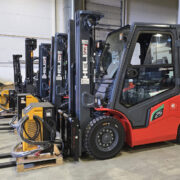 Varastopalvelut uudet sähkötrukit - warehouse company service Finland