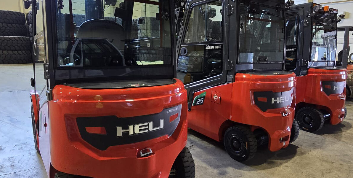 Varastopalvelut uudet sähkötrukit - warehouse company service Finland