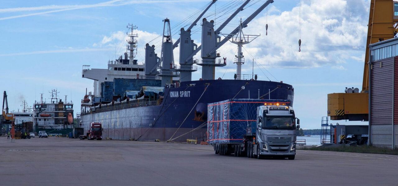 2026 – Hacklin ML TikTok vessel unloading (6)