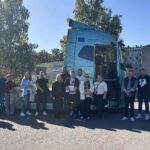 Project participants gathered in front of an electric heavy-duty truck during the ViseLog project final seminar, highlighting innovation and low-emission transport solutions in the logistics industry.