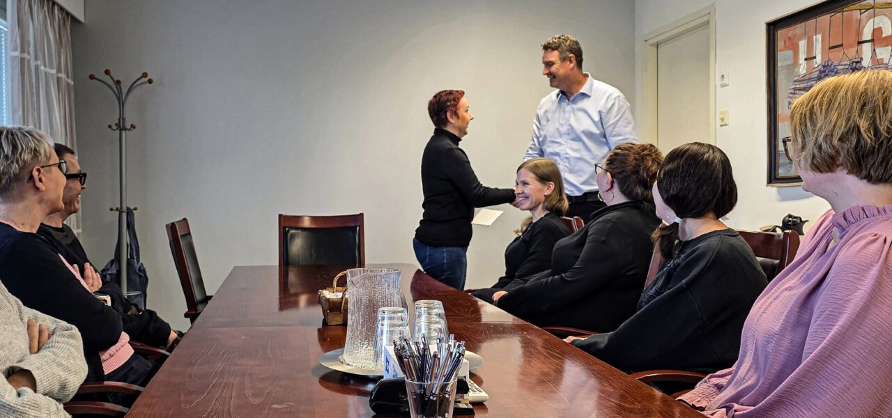 Hacklin Hamiko employees celebrating a 25-year work anniversary at the company's Hamina office.